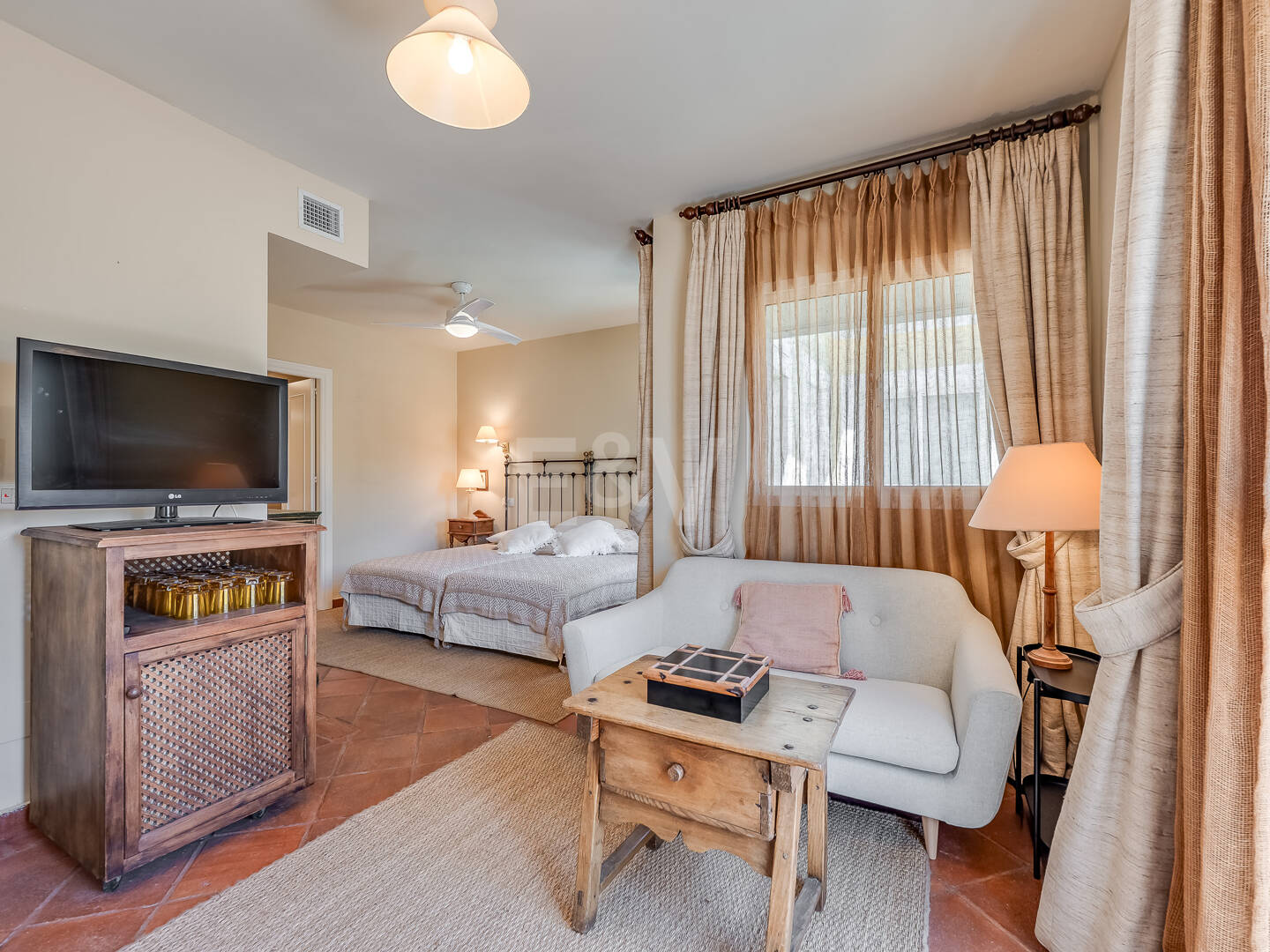 Frontline Golf 4 bedroom apartment close to amenities