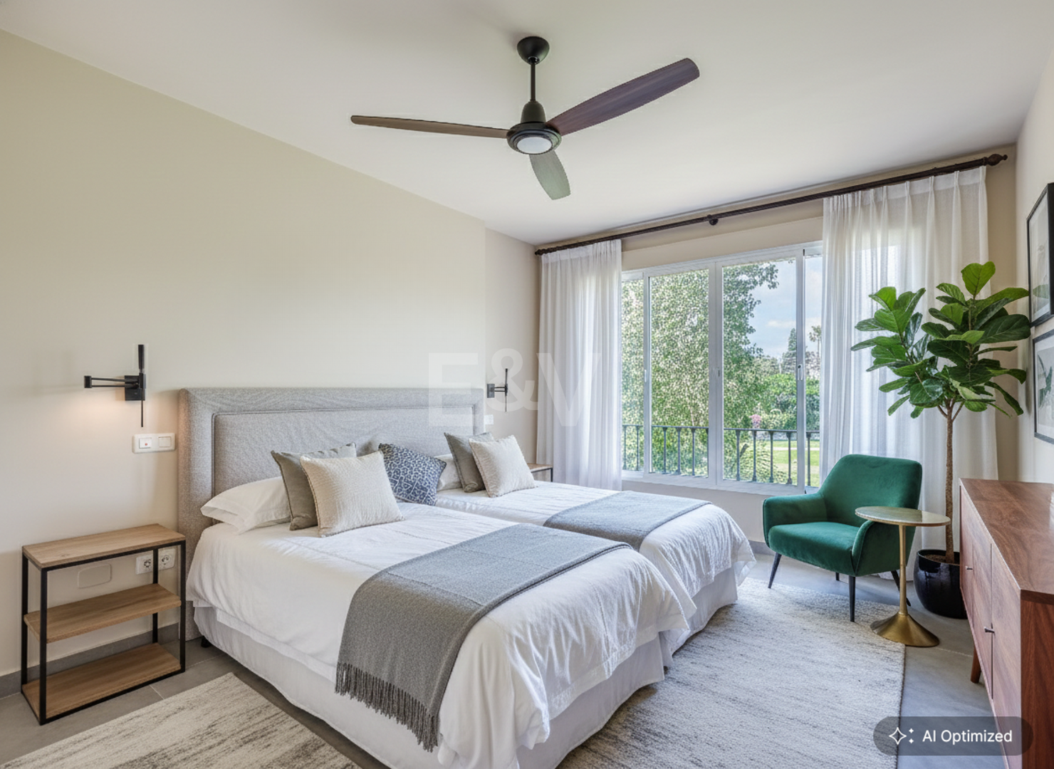 Frontline Golf 4 bedroom apartment close to amenities