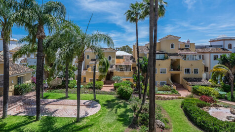 Apartamento Frente al Campo de Golf y Cerca del Centro Comercial