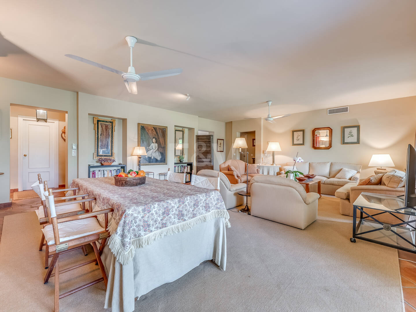 Frontline Golf 4 bedroom apartment close to amenities