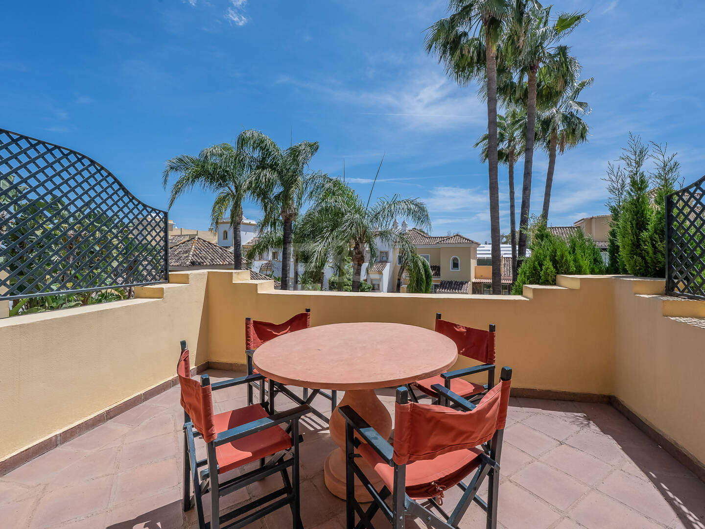 Frontline Golf 4 bedroom apartment close to amenities