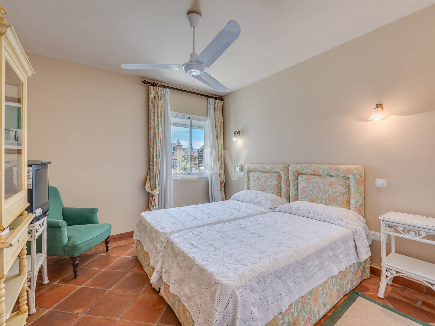 Frontline Golf 4 bedroom apartment close to amenities