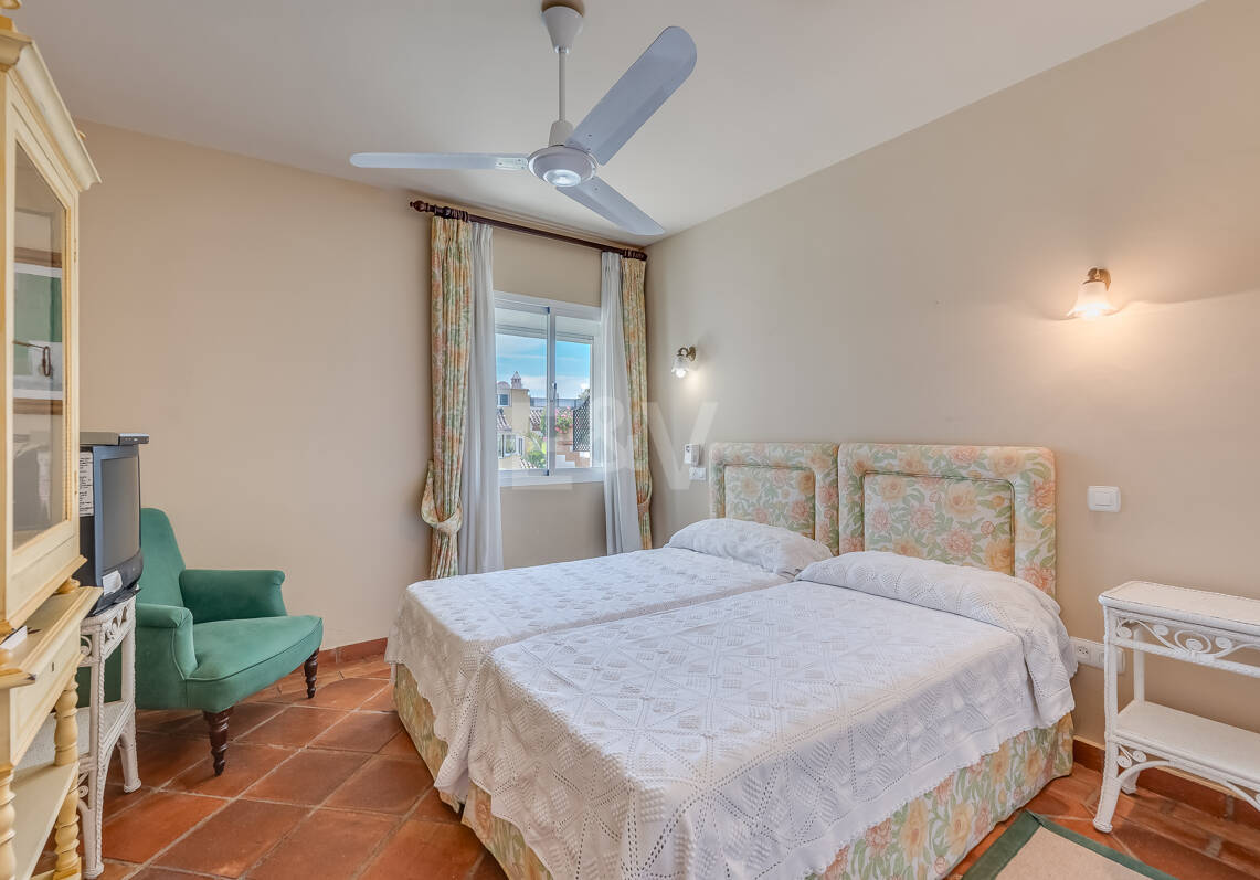 4-Schlafzimmer-Wohnung in erster Golflinie in der Nähe von Annehmlichkeiten