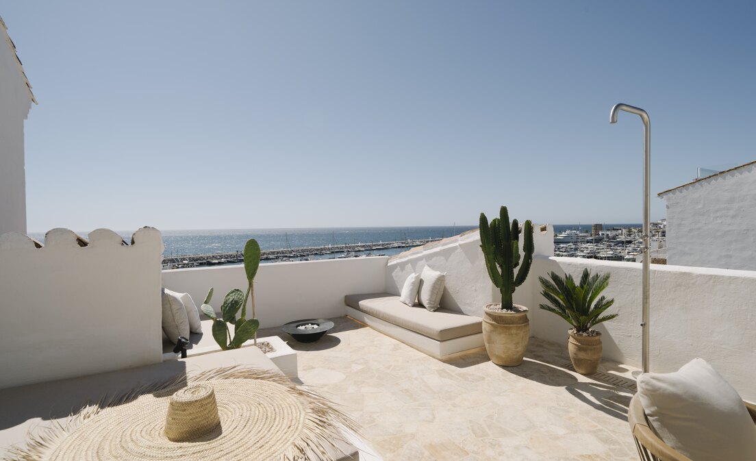 Luxurious Penthouse in Puerto Banús with a Stylish Terrace and Sea Views