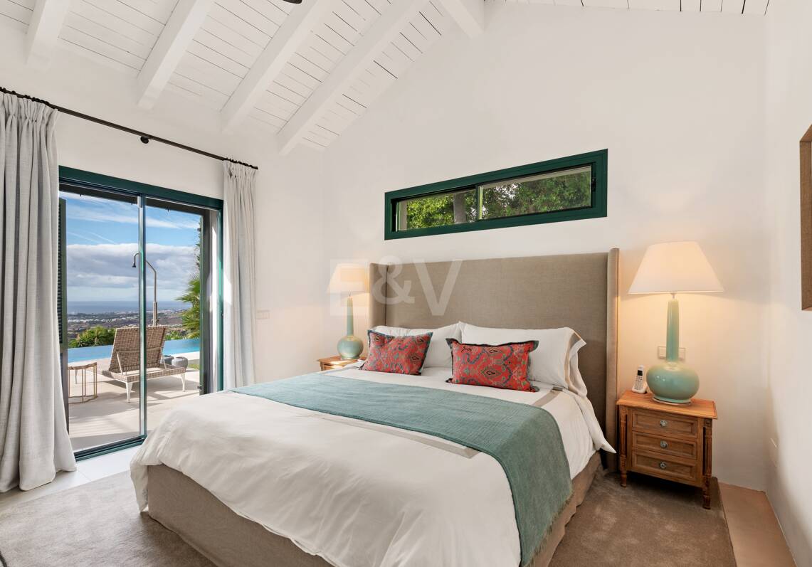Elegant Villa med panoramautsikt över havet i prestigefylld El Madroñal, Benahavís