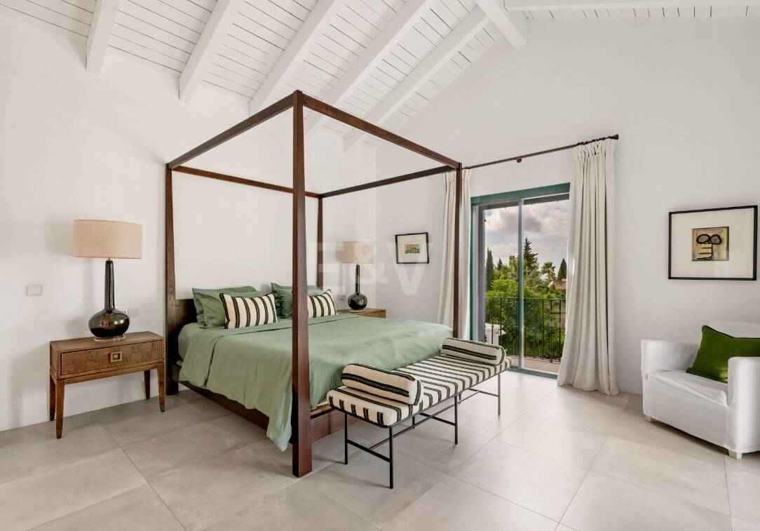 Elegant Villa med panoramautsikt över havet i prestigefylld El Madroñal, Benahavís