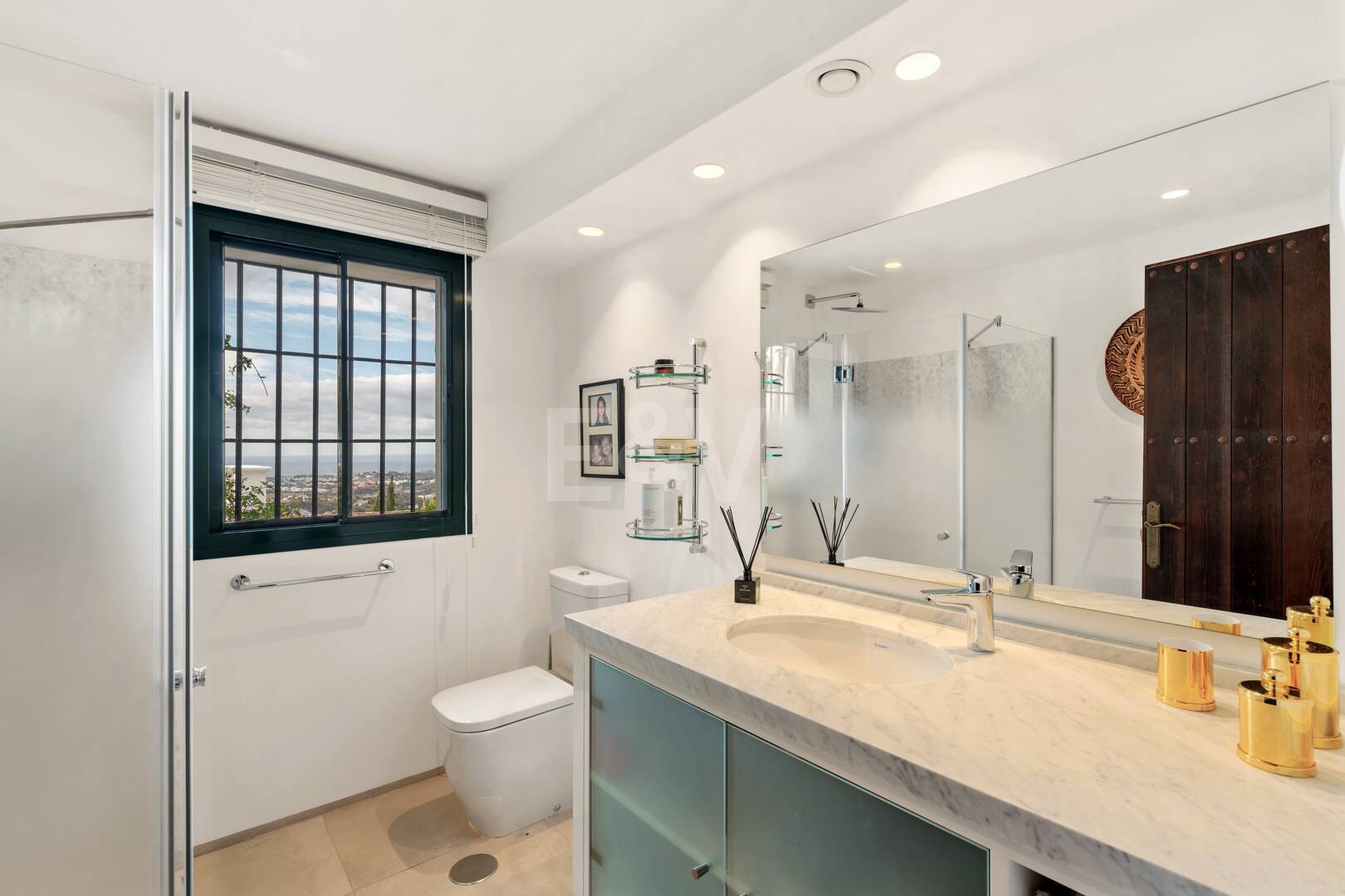 Elegancka willa z panoramicznymi widokami na morze w prestiżu El Madroñal, Benahavís