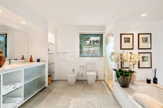 Elegancka willa z panoramicznymi widokami na morze w prestiżu El Madroñal, Benahavís