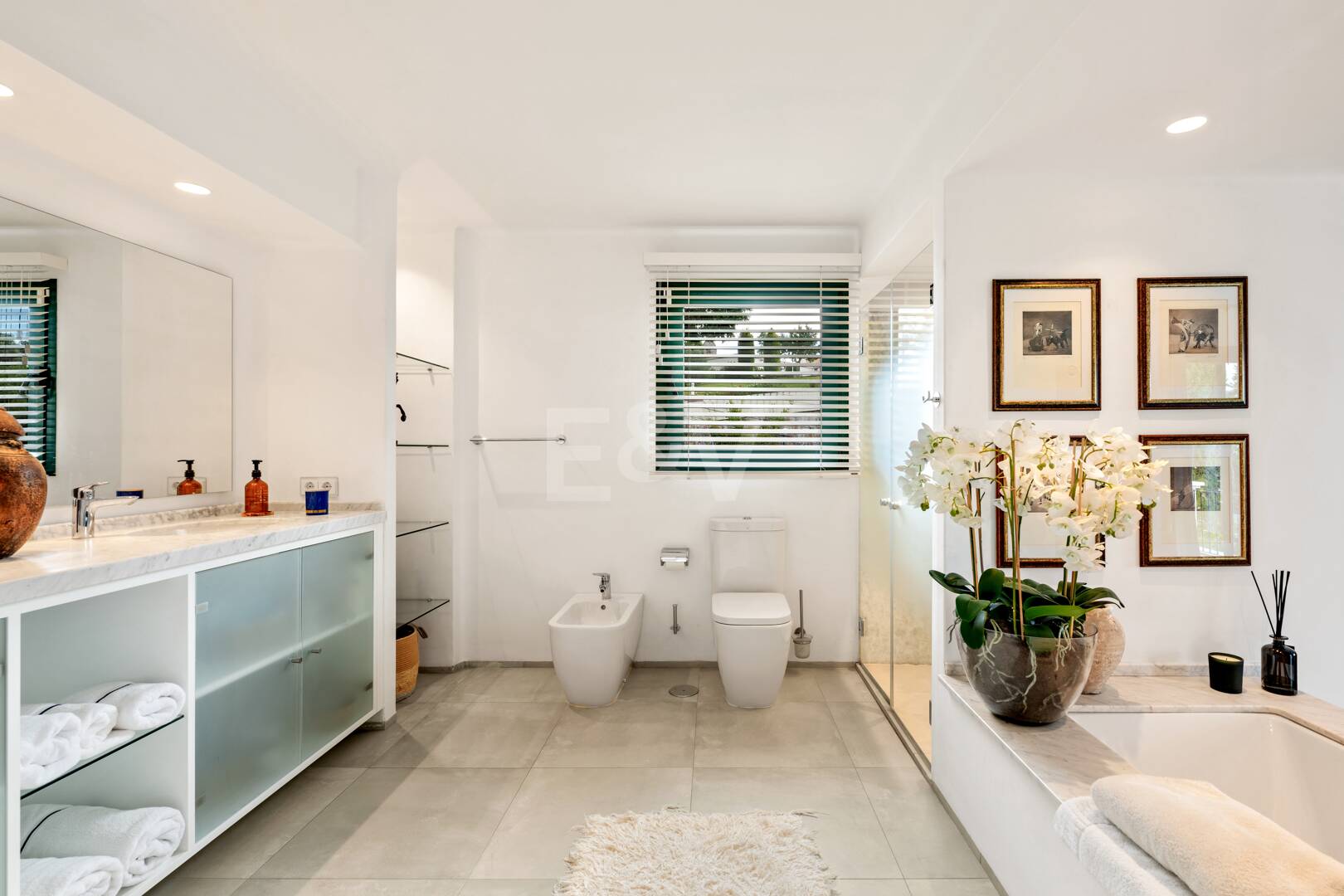 Elegancka willa z panoramicznymi widokami na morze w prestiżu El Madroñal, Benahavís