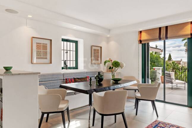 Elegancka willa z panoramicznymi widokami na morze w prestiżu El Madroñal, Benahavís