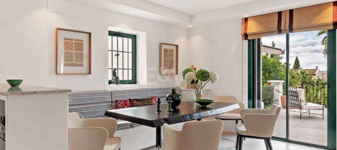 Elegant Villa with Panoramic Sea Views in Prestigious El Madroñal, Benahavís