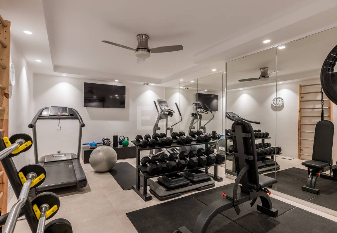 Elegancka willa z panoramicznymi widokami na morze w prestiżu El Madroñal, Benahavís