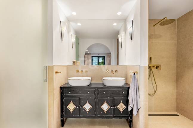 Elegancka willa z panoramicznymi widokami na morze w prestiżu El Madroñal, Benahavís