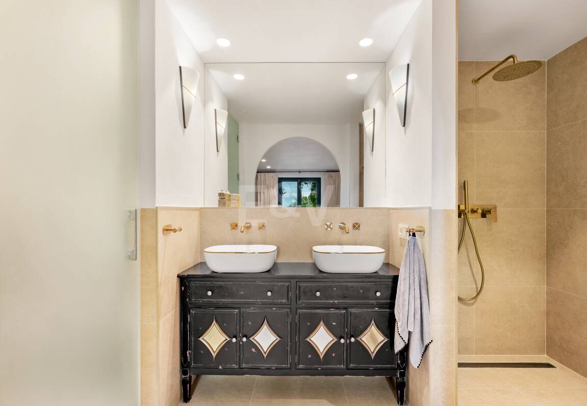 Elegancka willa z panoramicznymi widokami na morze w prestiżu El Madroñal, Benahavís