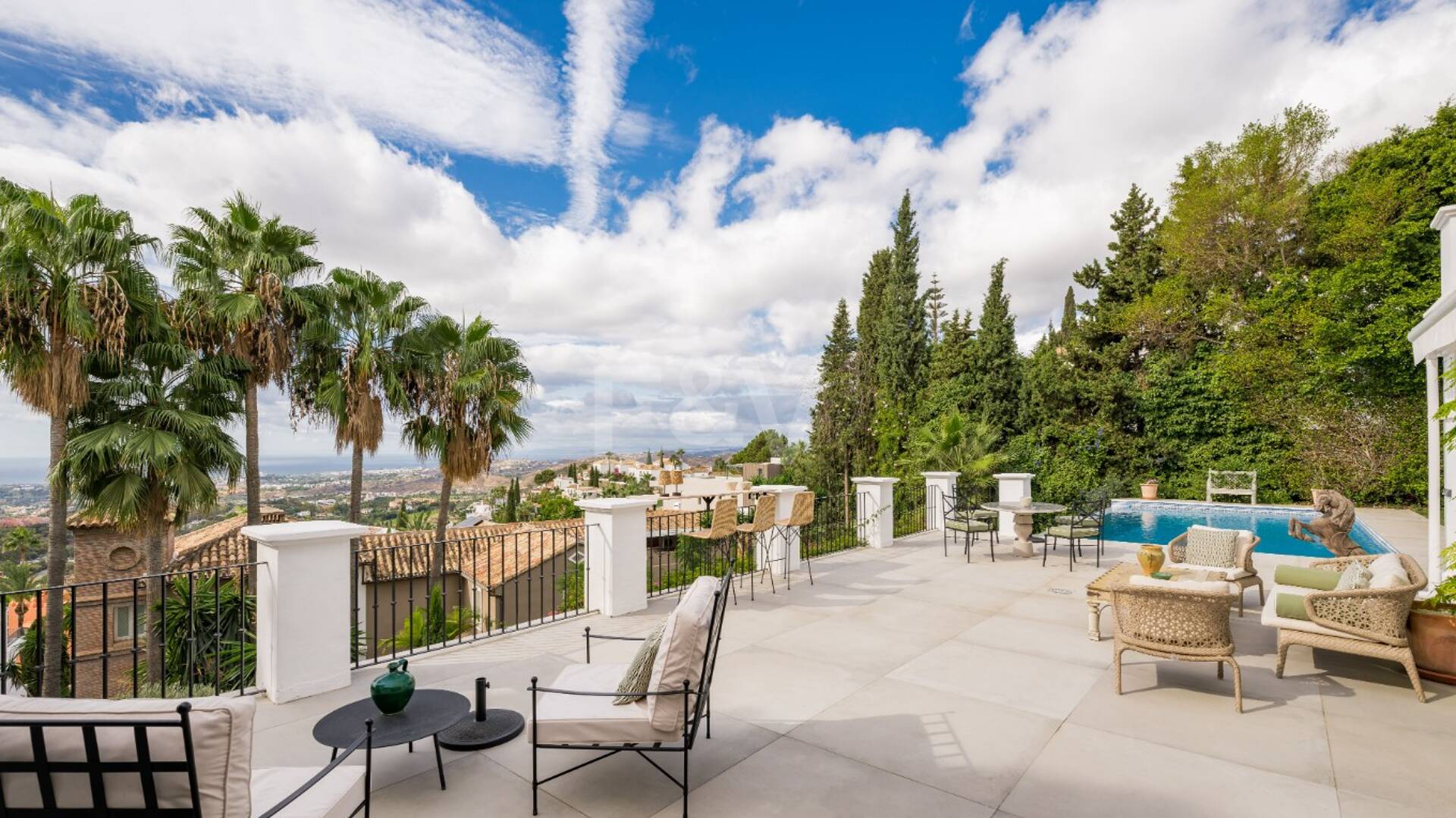 Elegancka willa z panoramicznymi widokami na morze w prestiżu El Madroñal, Benahavís