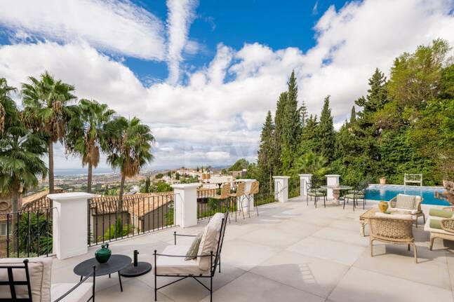 Elegancka willa z panoramicznymi widokami na morze w prestiżu El Madroñal, Benahavís