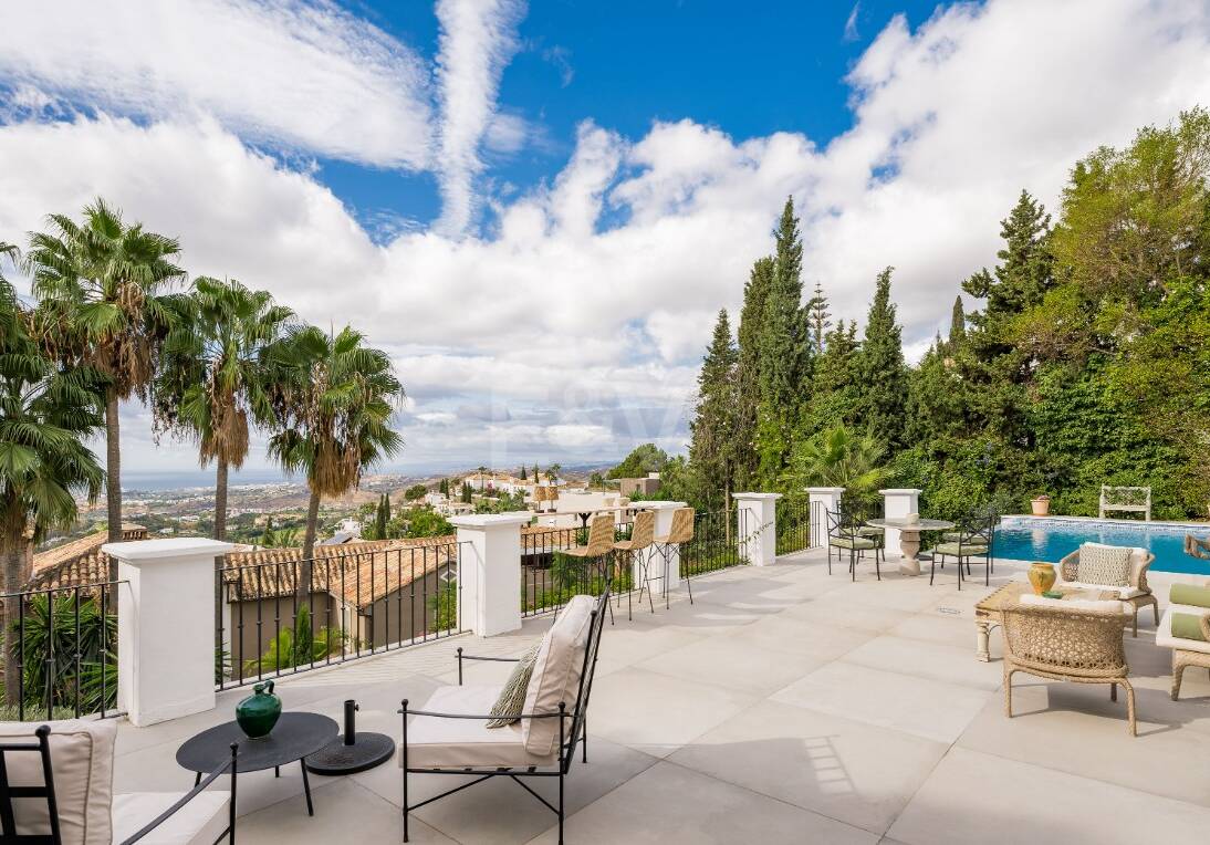 Elegant Villa med panoramautsikt över havet i prestigefylld El Madroñal, Benahavís