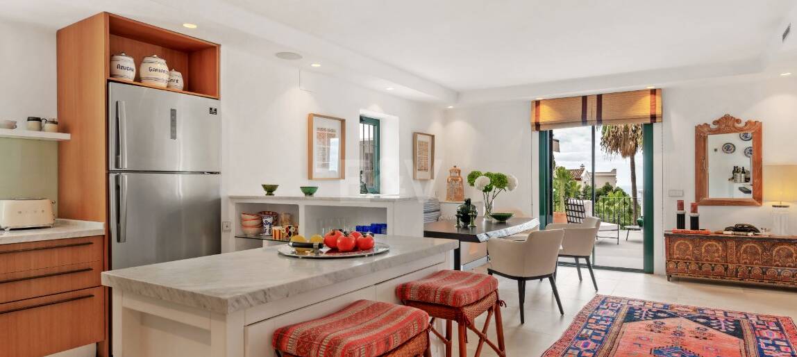 Elegant Villa with Panoramic Sea Views in Prestigious El Madroñal, Benahavís