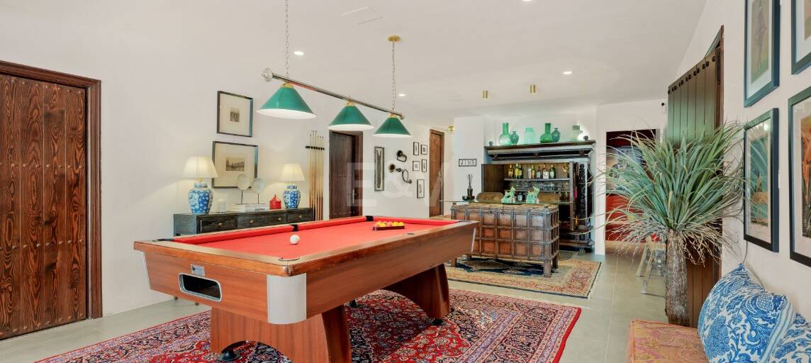 Elegant Villa with Panoramic Sea Views in Prestigious El Madroñal, Benahavís