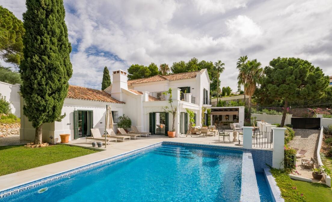 Elegant Villa med panoramautsikt över havet i prestigefylld El Madroñal, Benahavís
