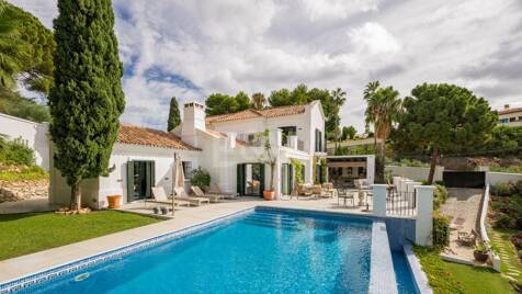 Elegant Villa med panoramautsikt över havet i prestigefylld El Madroñal, Benahavís