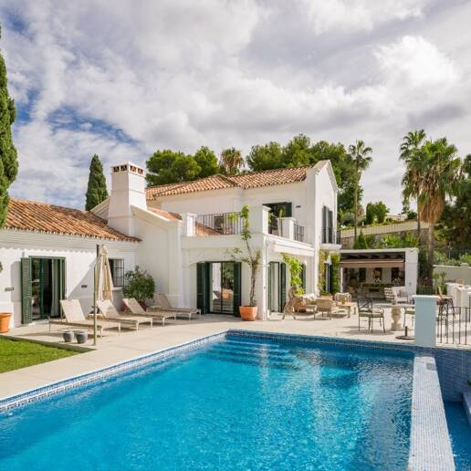 Elegant Villa with Panoramic Sea Views in Prestigious El Madroñal, Benahavís