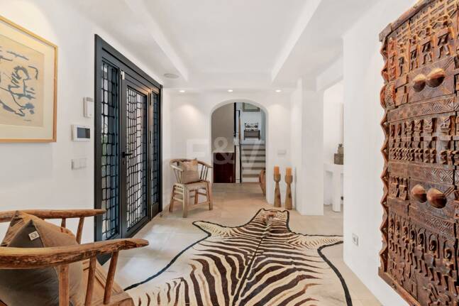 Elegancka willa z panoramicznymi widokami na morze w prestiżu El Madroñal, Benahavís