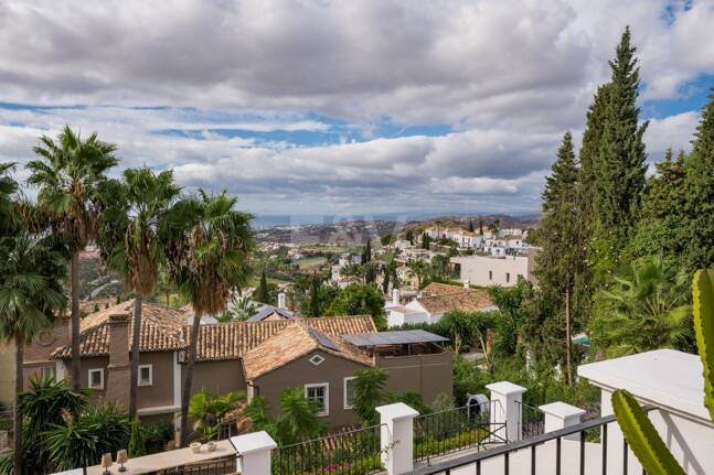 Elegancka willa z panoramicznymi widokami na morze w prestiżu El Madroñal, Benahavís