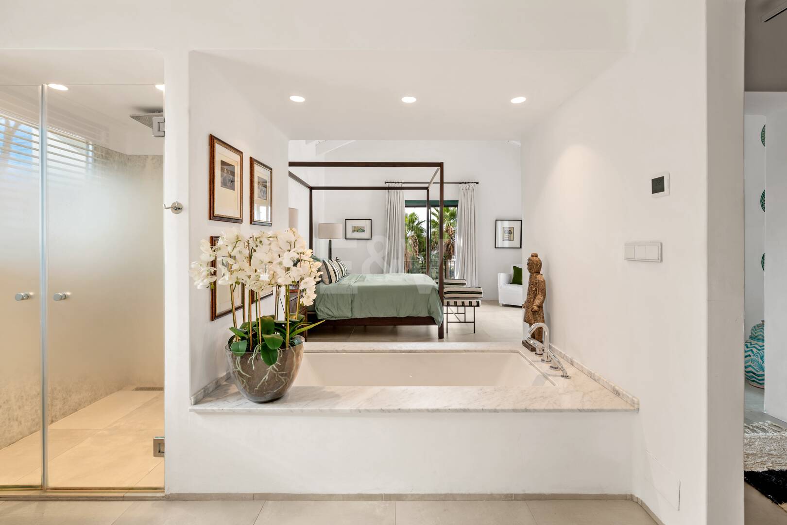 Elegancka willa z panoramicznymi widokami na morze w prestiżu El Madroñal, Benahavís