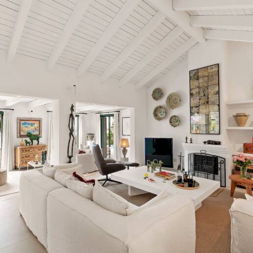 Elegant Villa with Panoramic Sea Views in Prestigious El Madroñal, Benahavís