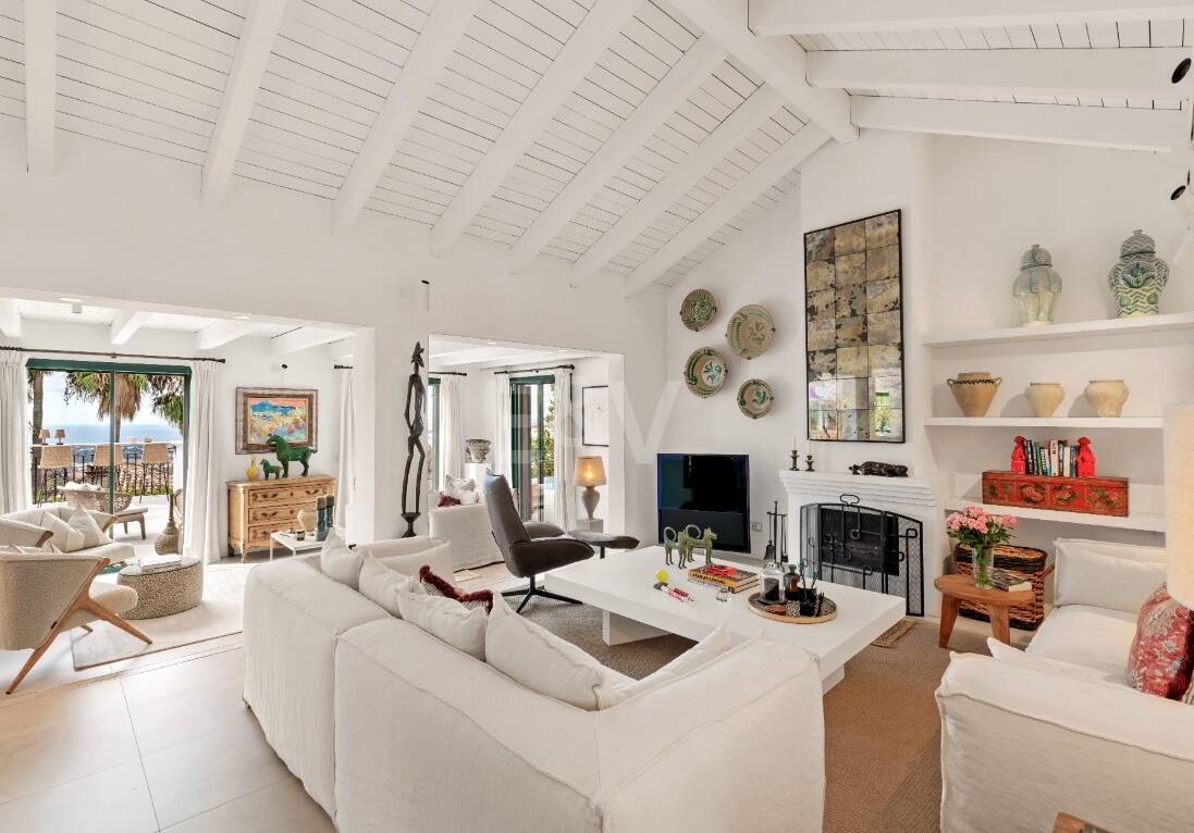 Elegant Villa med panoramautsikt över havet i prestigefylld El Madroñal, Benahavís