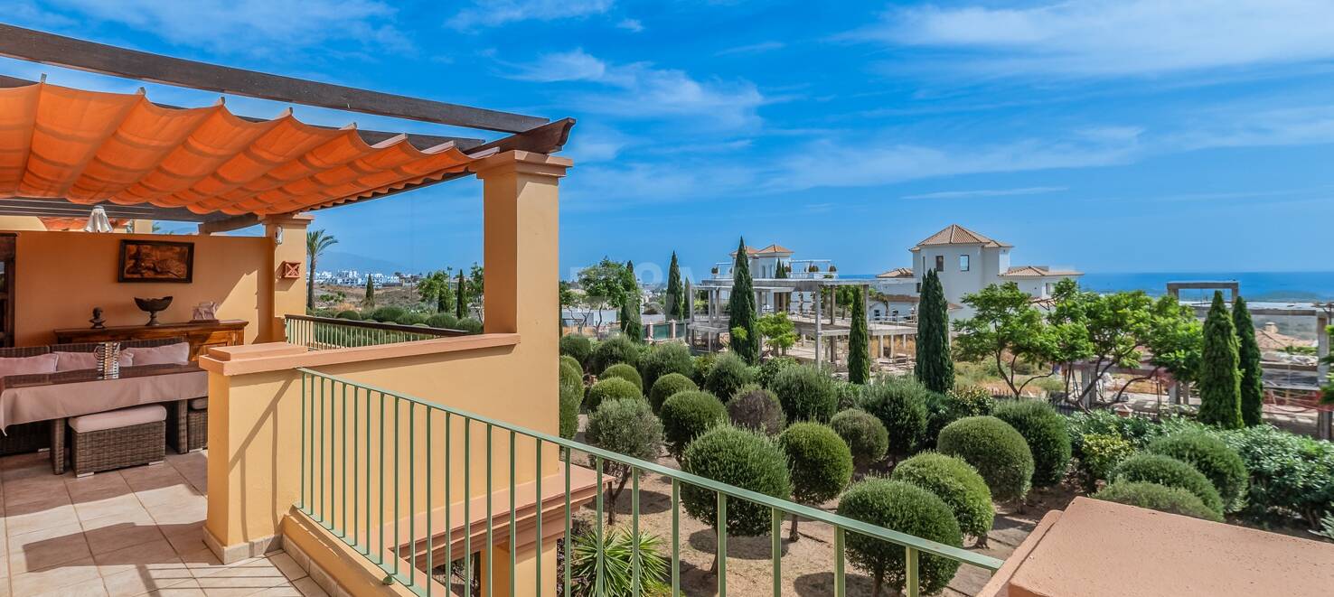 Penthouse with excellent views in Flamingos
