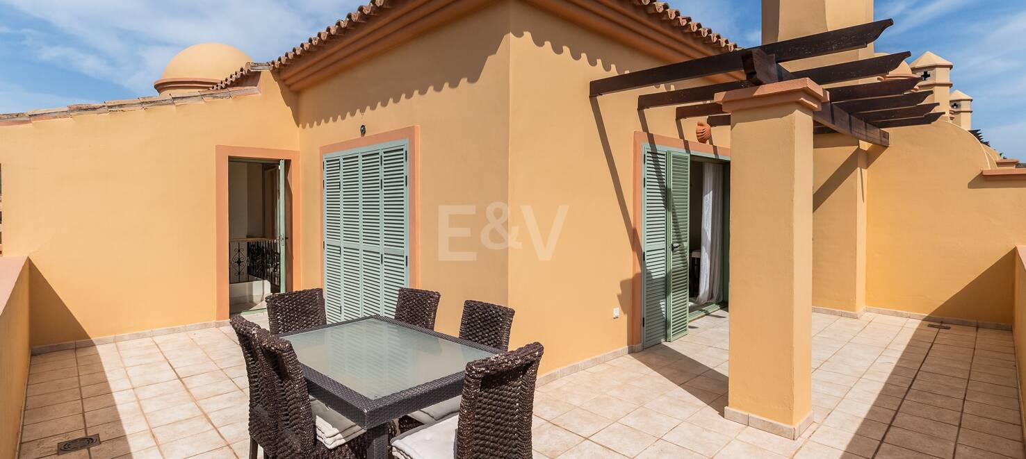 Penthouse with excellent views in Flamingos