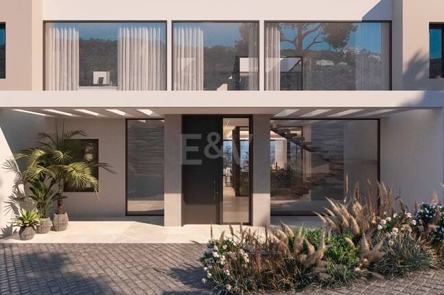 Modern gem within a green setting in El Madroñal