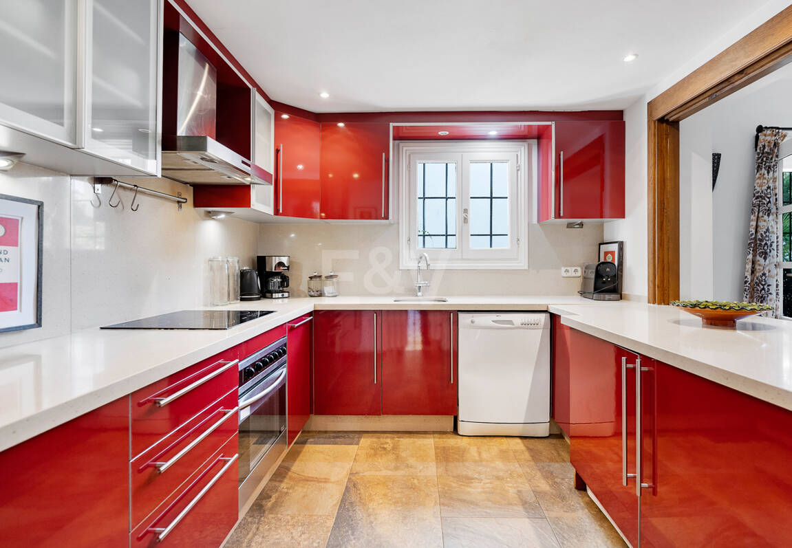 Garden Apartment Steps from the Sea