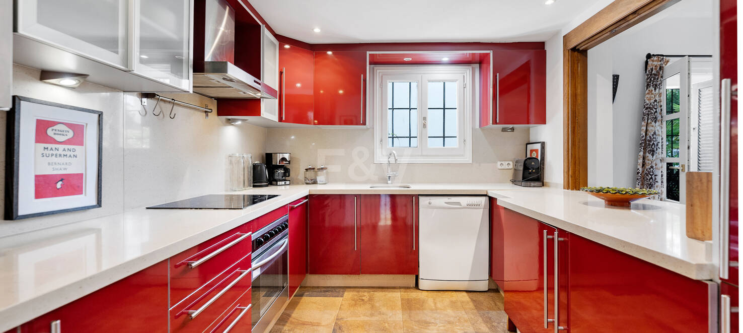 Ground Floor Apartment with Private Garden Steps from the Sea