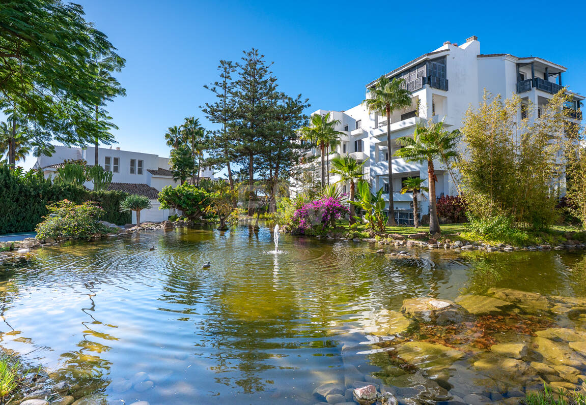 Garden Apartment Steps from the Sea