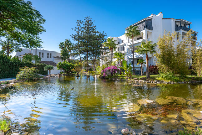 Garden Apartment Steps from the Sea