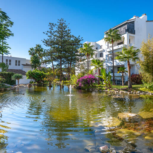 Garden Apartment Steps from the Sea
