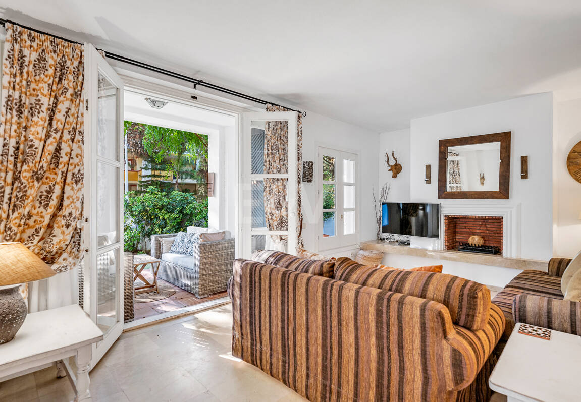 Garden Apartment Steps from the Sea