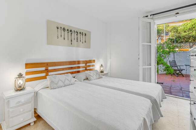 Garden Apartment Steps from the Sea