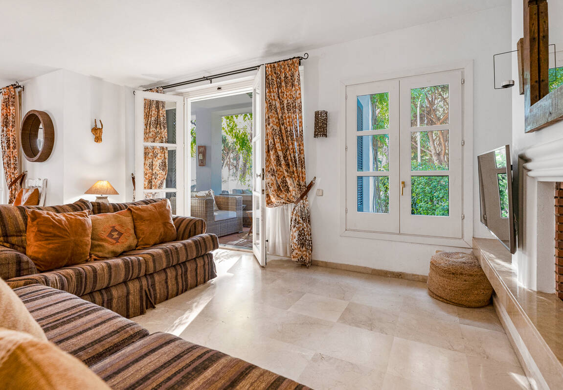 Garden Apartment Steps from the Sea