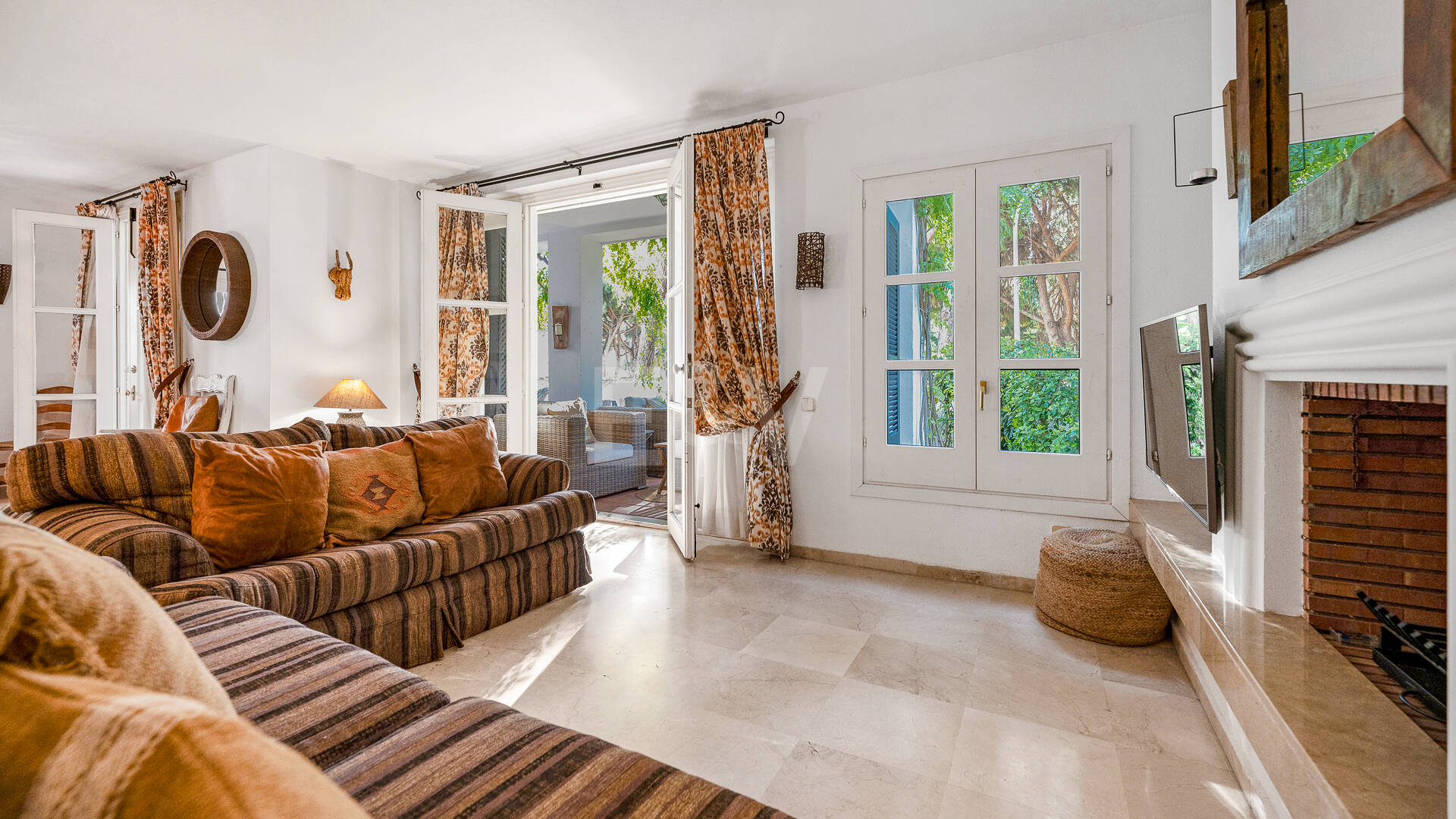 Garden Apartment Steps from the Sea