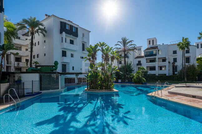 Garden Apartment Steps from the Sea