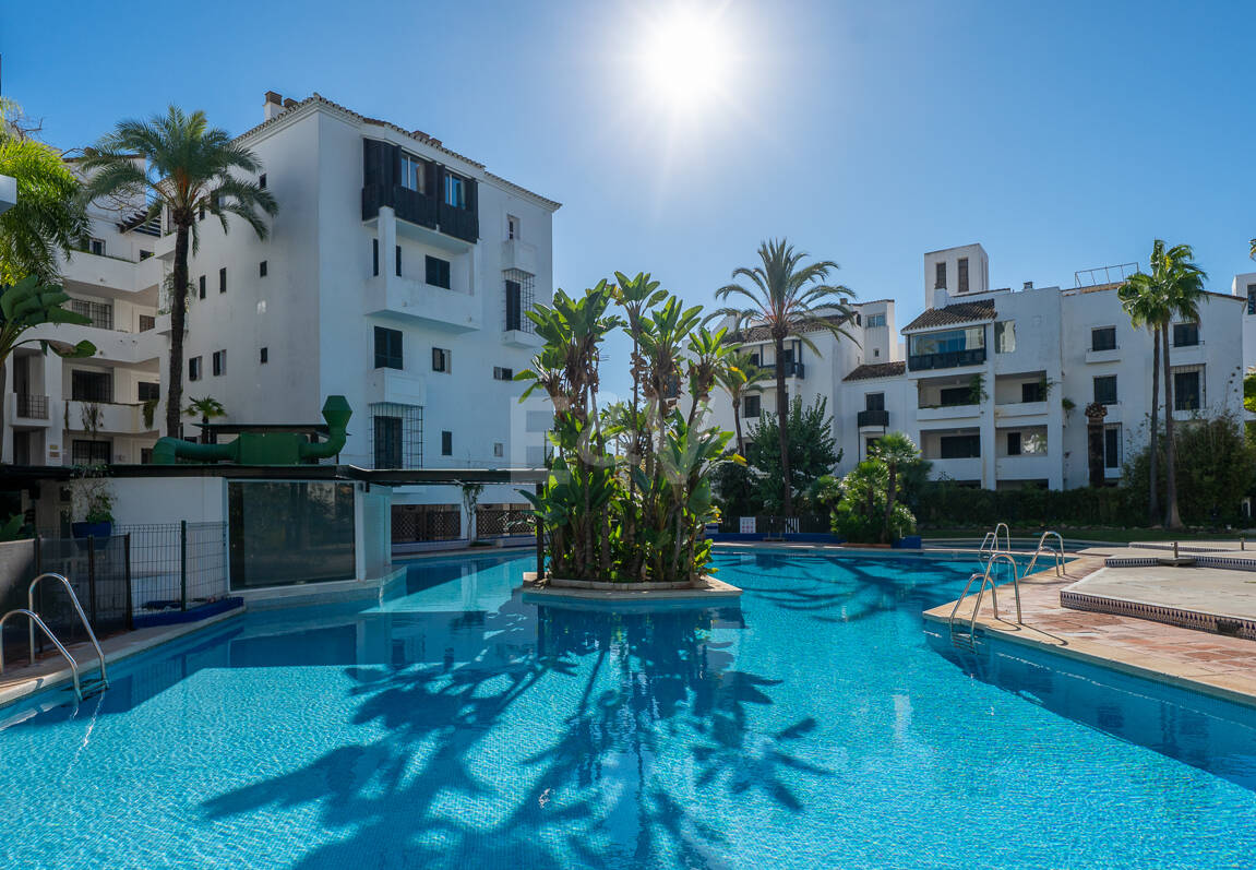 Garden Apartment Steps from the Sea