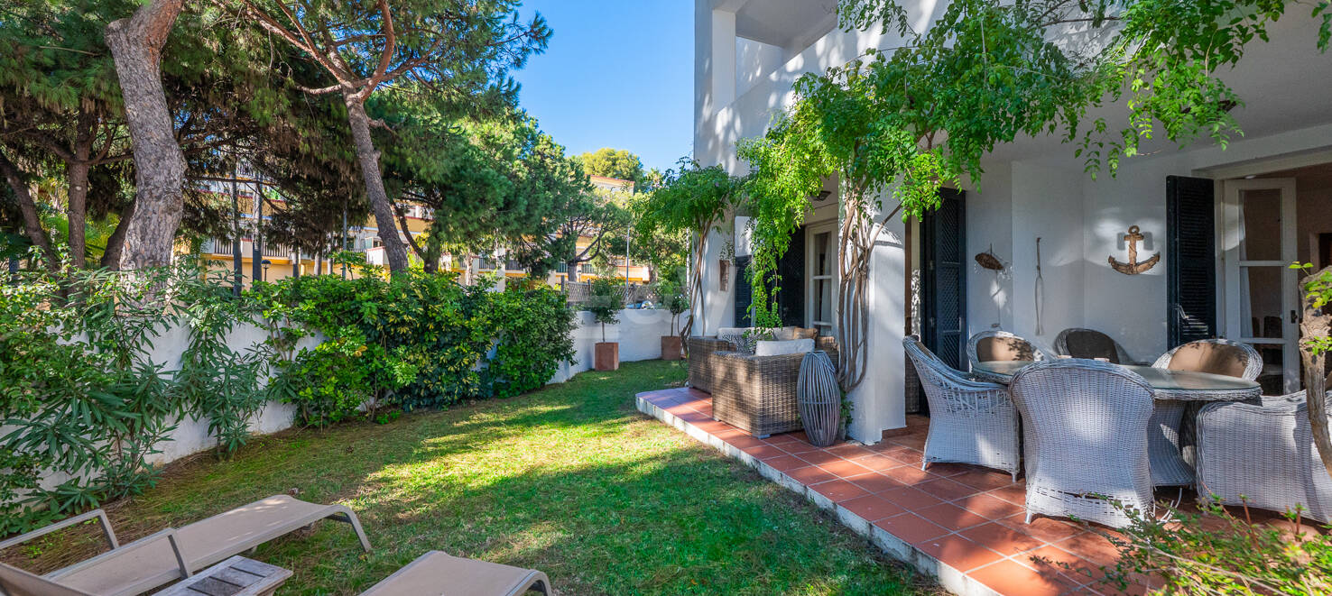 Ground Floor Apartment with Private Garden Steps from the Sea