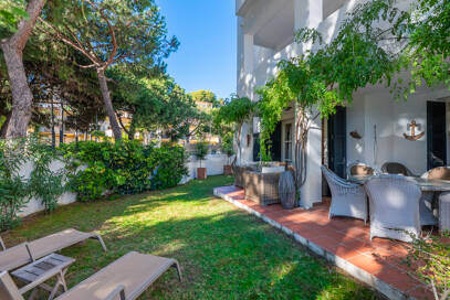 Garden Apartment Steps from the Sea