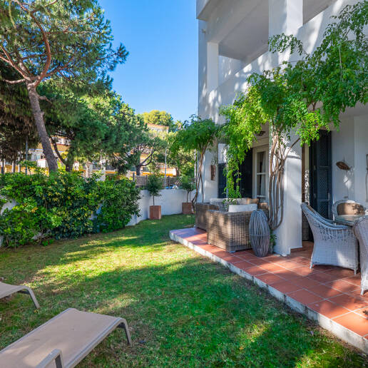 Ground Floor Apartment with Private Garden Steps from the Sea