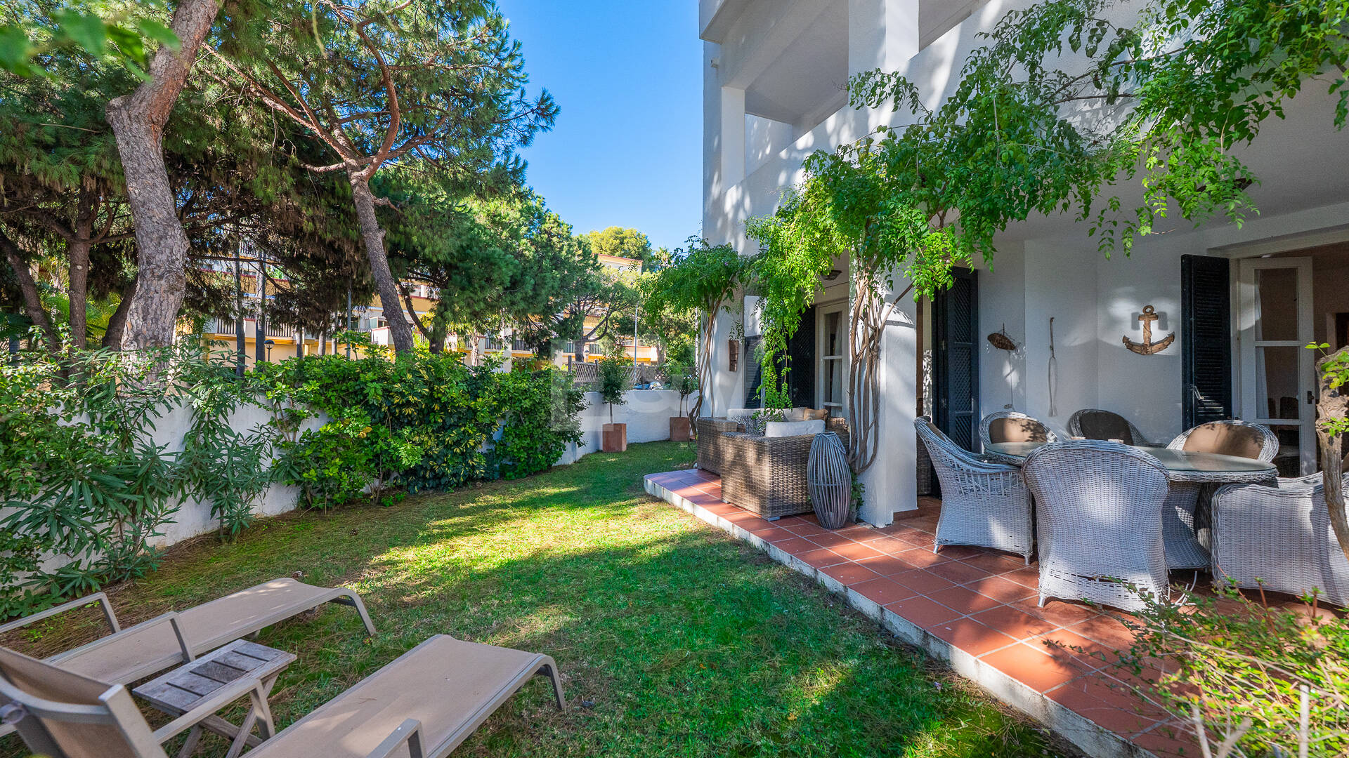 Garden Apartment Steps from the Sea