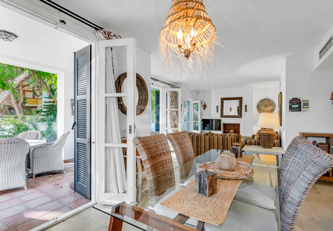 Garden Apartment Steps from the Sea